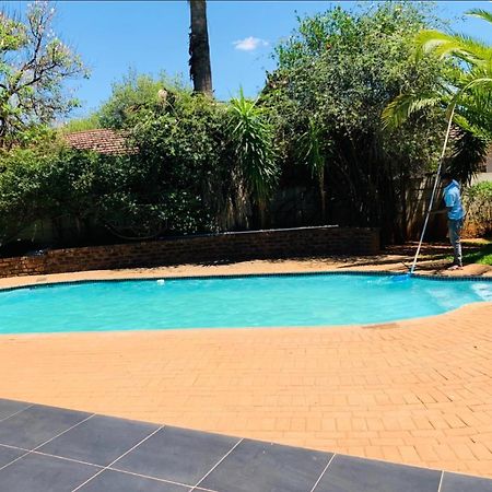 Reitz Guest House Mafikeng Exteriör bild