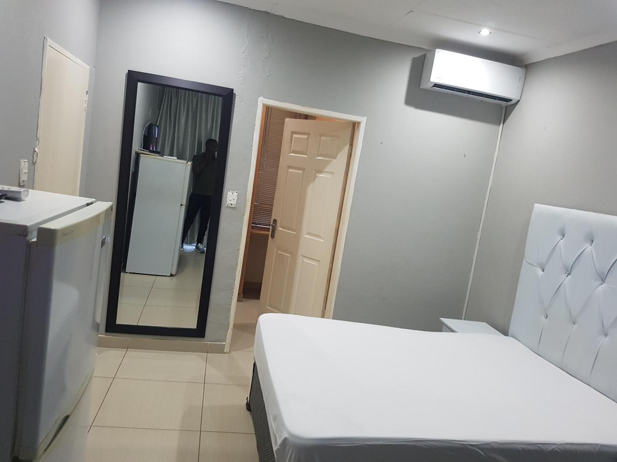 Reitz Guest House Mafikeng Exteriör bild